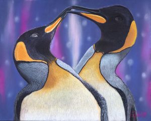 Tableau au pastel sec de deux manchots empereurs s'enlaçant dans un fond d'aurore boréales